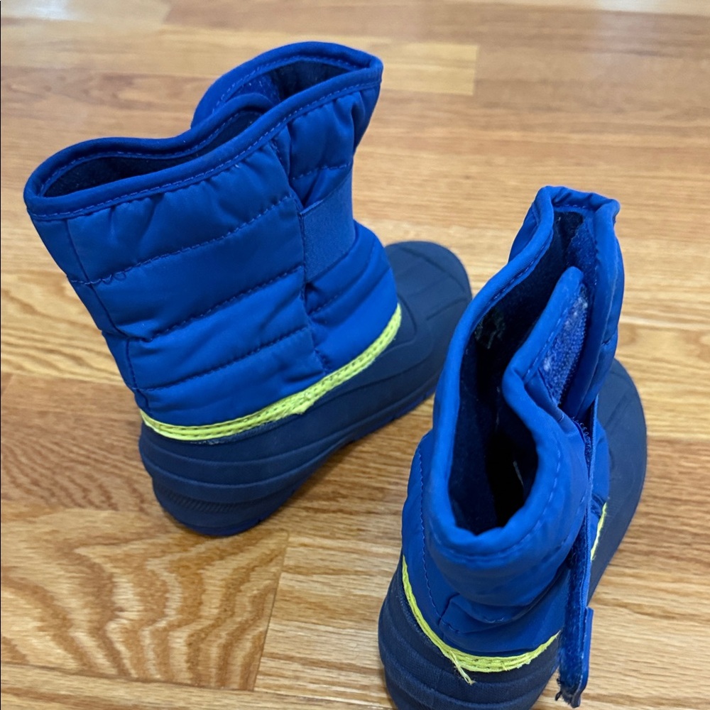 Cat & Jack Blue and Neon Kids Snow Boots